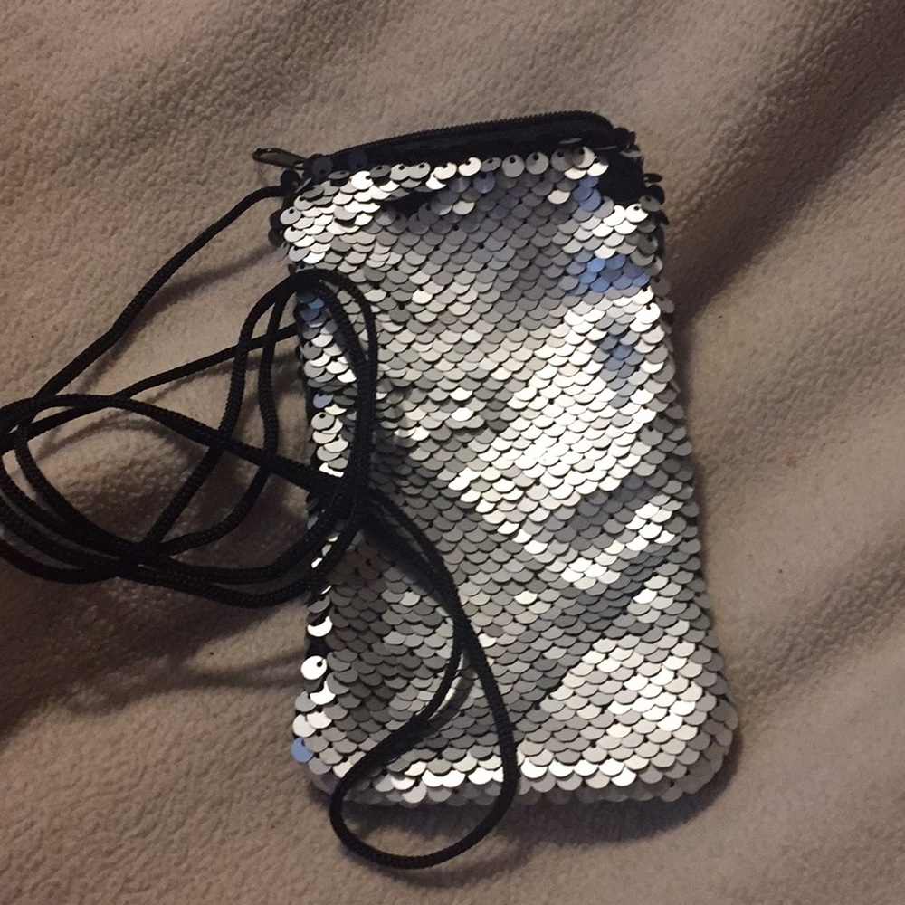 Phone pouch